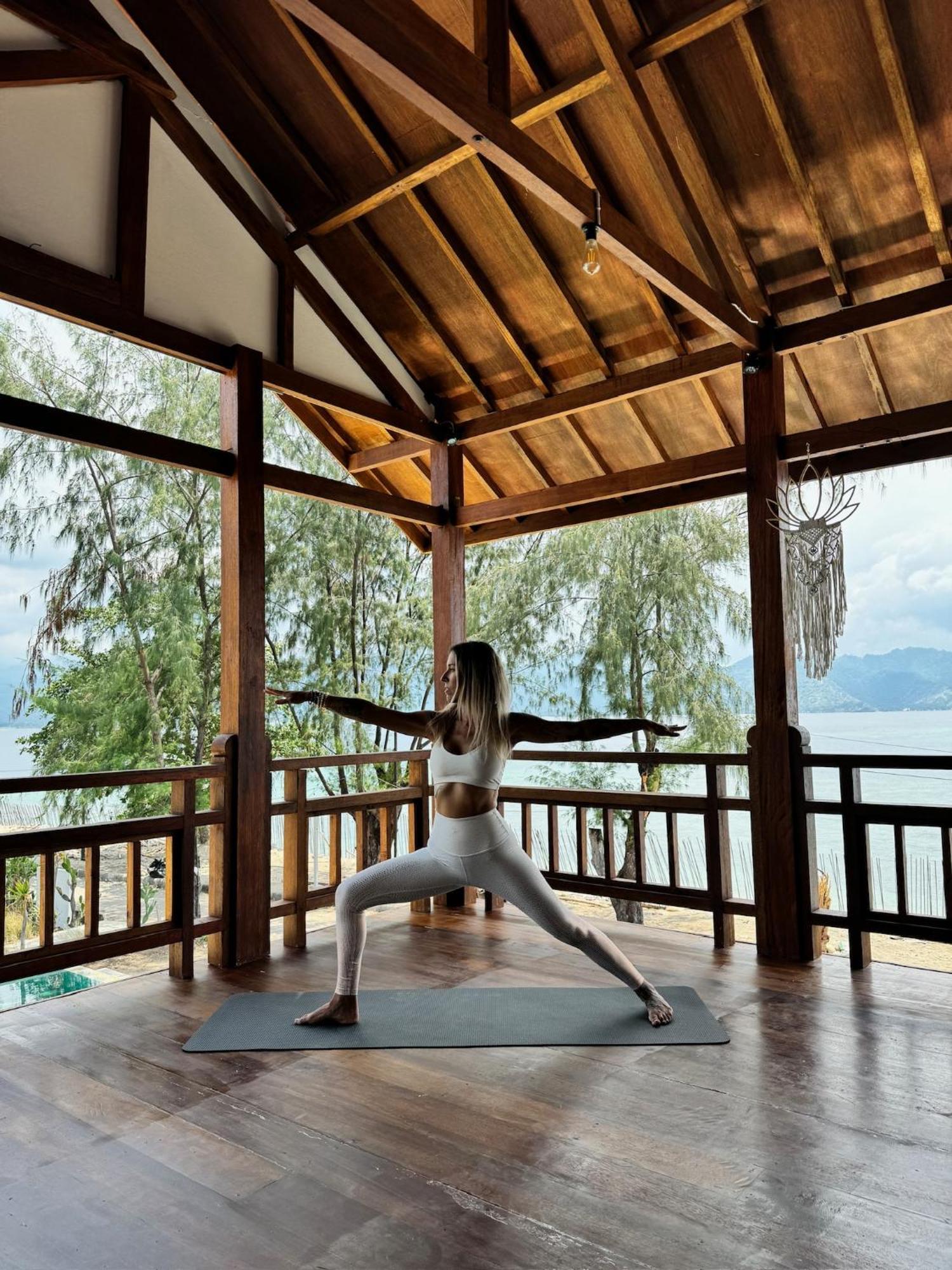 Flowers & Fire Yoga Garden Gili Air Bagian luar foto