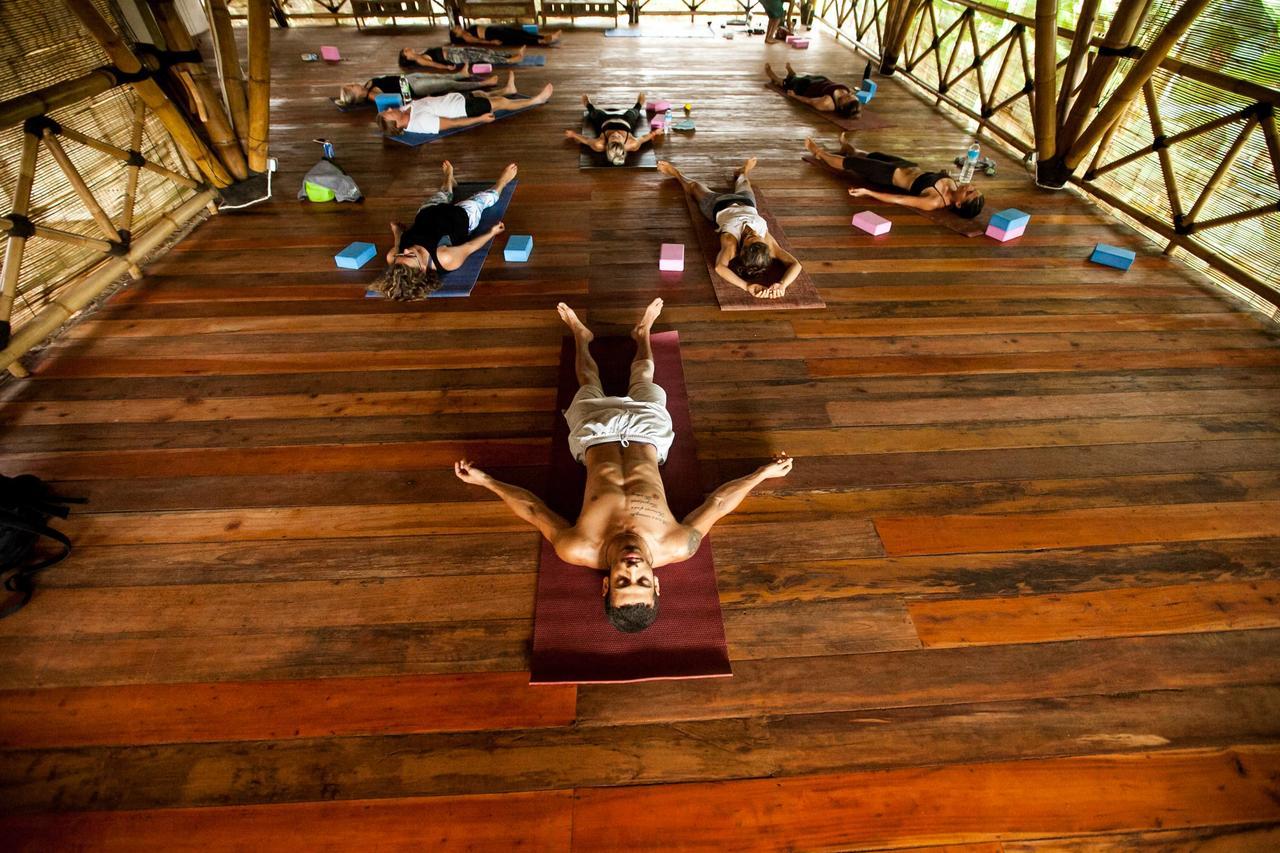 Flowers & Fire Yoga Garden Gili Air Bagian luar foto