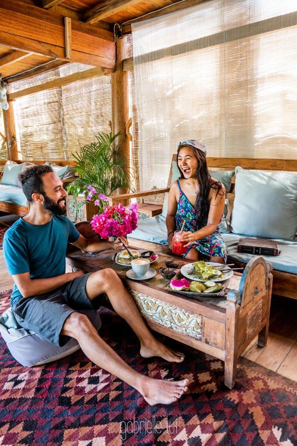 Flowers & Fire Yoga Garden Gili Air Bagian luar foto