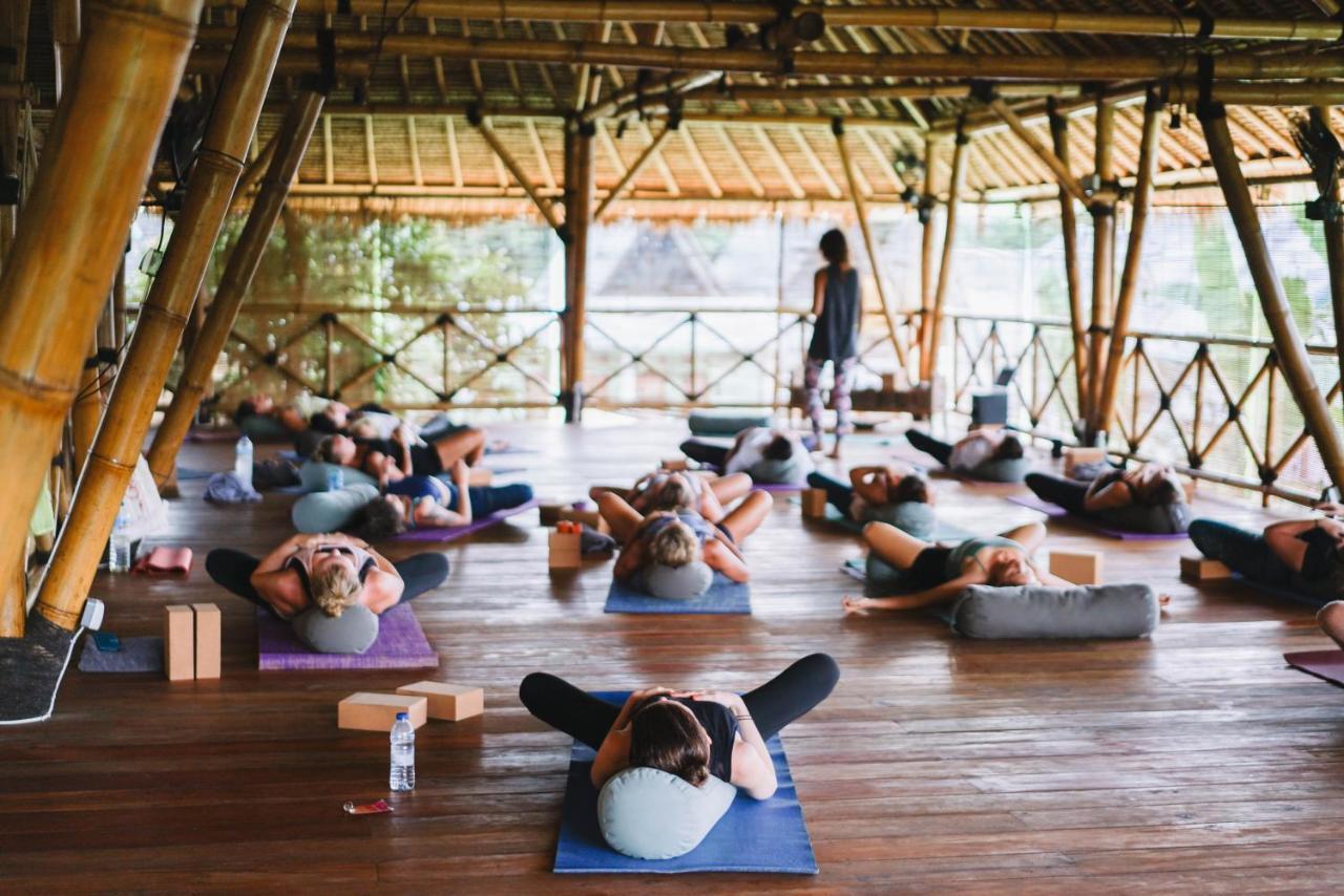 Flowers & Fire Yoga Garden Gili Air Bagian luar foto