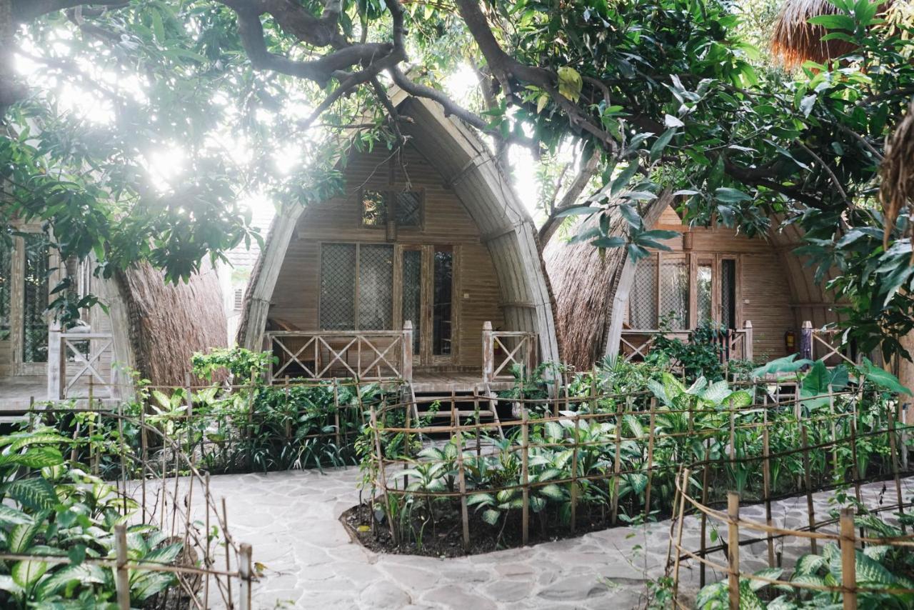 Flowers & Fire Yoga Garden Gili Air Bagian luar foto