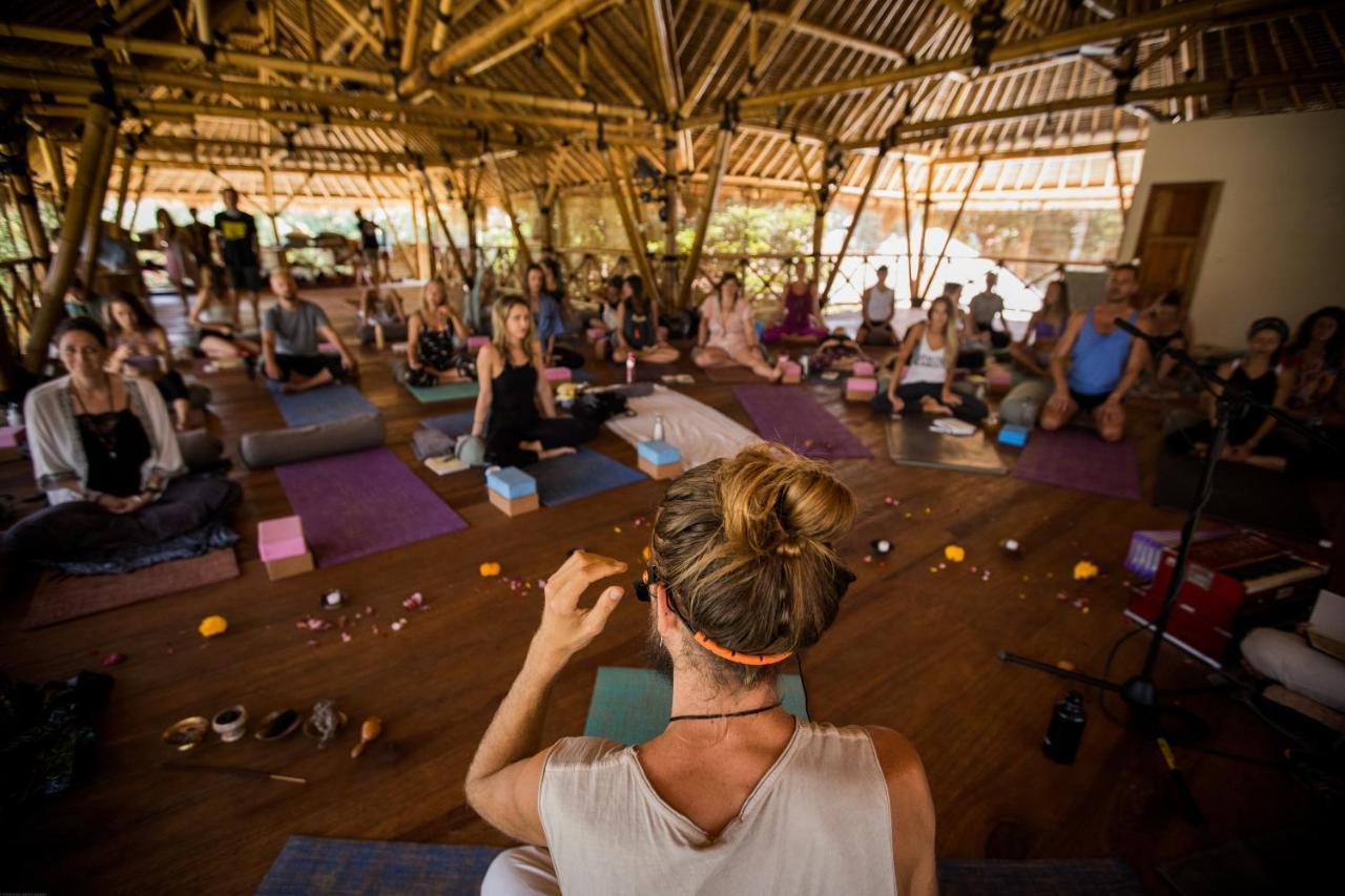 Flowers & Fire Yoga Garden Gili Air Bagian luar foto